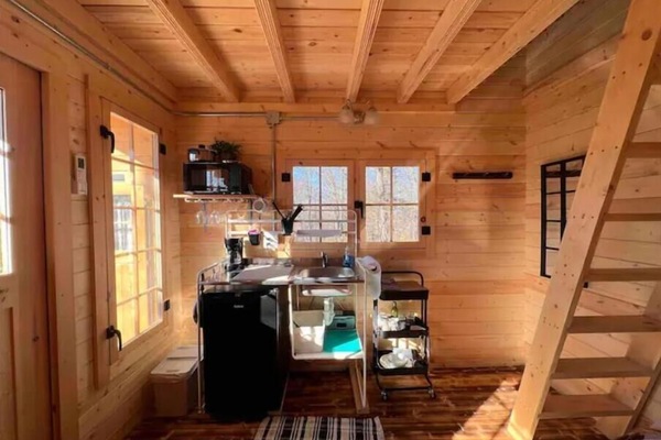 Réfrigérateur, micro-ondes, plaque de cuisson, cafetiÚre/bouilloire