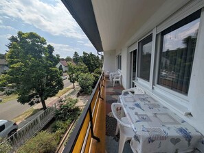 Outdoor dining - Holiday apartment close to the beach (Siófok)