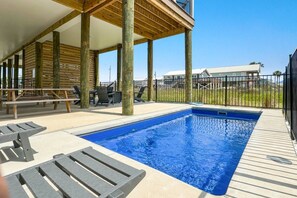 Outdoor pool, a heated pool