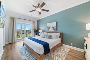 4 bedrooms, iron/ironing board, travel crib, free WiFi - Fall Memories Await! Private Heated Pool, Fire Pit & Bring the Dog! (Gulf Shores)