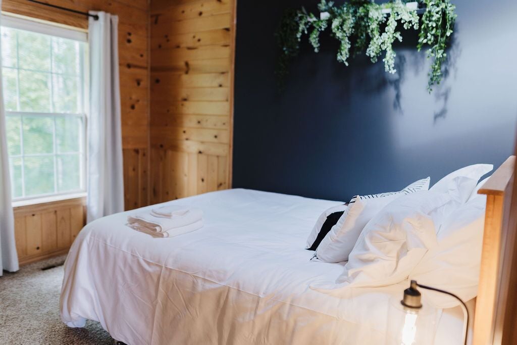 4 habitaciones, tabla de planchar con plancha y cuna de viaje 