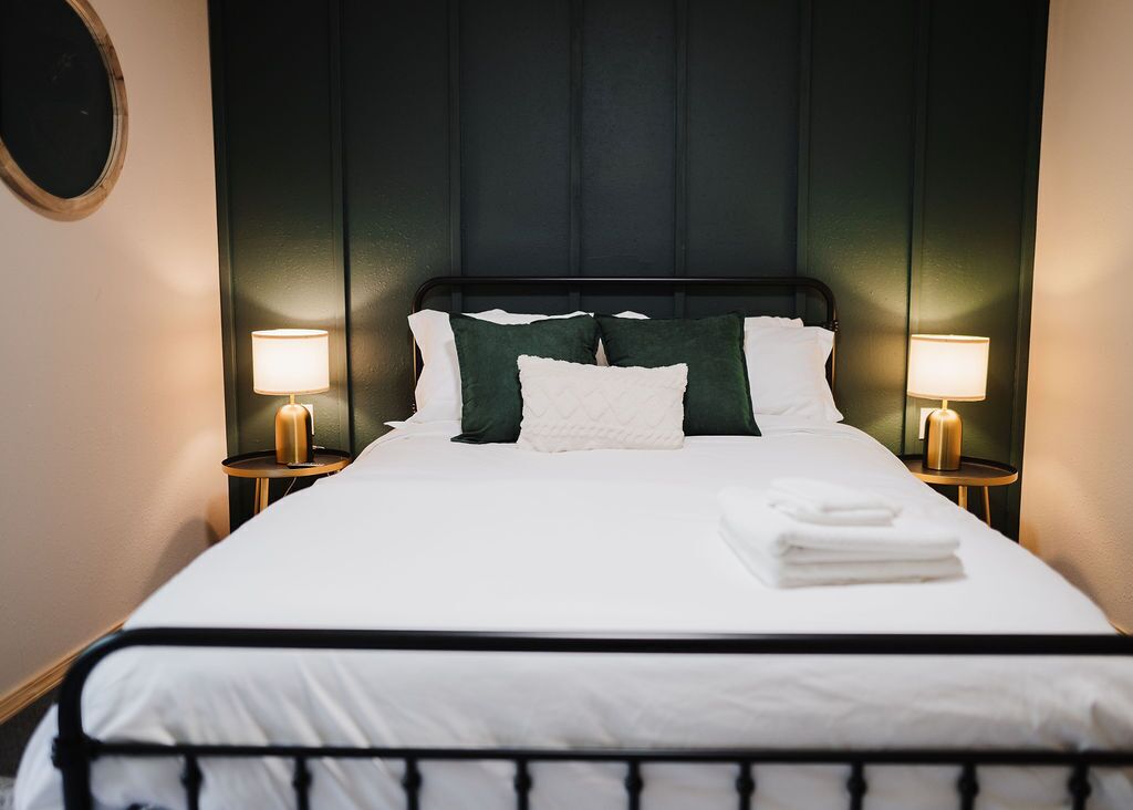 4 slaapkamers, een strijkplank/strijkijzer, reisbedje, gratis wifi