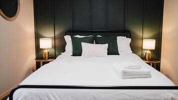 4 slaapkamers, een strijkplank/strijkijzer, reisbedje, gratis wifi