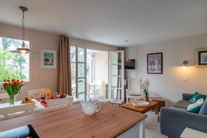 Dining - Penfret - Appt avec piscine, vue mer, plage à 50m (Benodet)