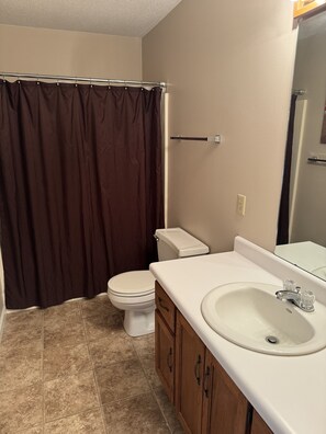 Serviettes fournies, savon, papier toilette