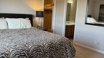 2 chambres, coffres-forts dans les chambres, bureau