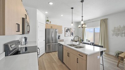 Kanab Retreat: Sauna, Red Rock Views, Near Zion