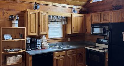 📍 Prime location, 🎡 1 mi to Parkway and The Island, 🎢 5 mi to Dollywood