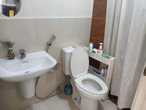 Shower, towels