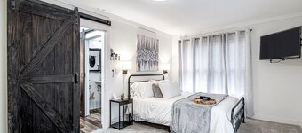 #1 Cottage in Old Town Burleson walk to entertainment & restaurants-Free parking