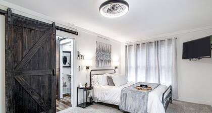 #1 Cottage in Old Town Burleson walk to entertainment & restaurants-Free parking