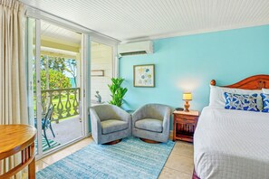Een kluis op de kamer, een strijkplank/strijkijzer, gratis wifi