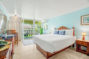 In-room safe, iron/ironing board, free WiFi, bed sheets - New from Premier Host -  Top Floor Oceanview Studio at Islander on the Beach (Kapaʻa)
