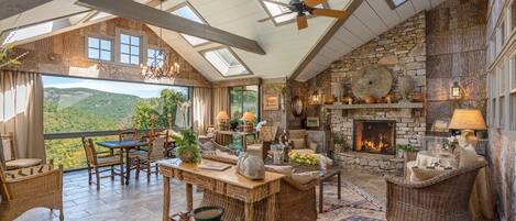 المنشأة من الداخل