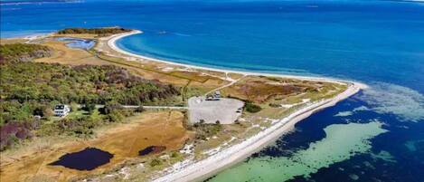 Beach nearby, sun-loungers, beach towels