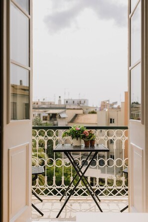 Outdoor dining - Mantzarou #4 - Corfu Town Luxury Suites

 (Kerkira)