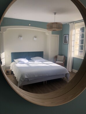 9 Schlafzimmer, Bügeleisen/Bügelbrett, WLAN