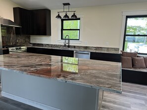 Mikrowelle, Ofen, Herdplatte, Geschirrspüler