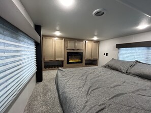 1 bedroom, iron/ironing board, free WiFi, bed sheets - New tiny house near Grass Valley on shared 5 acre wooded lot! Hot tub access! (Rough and Ready)