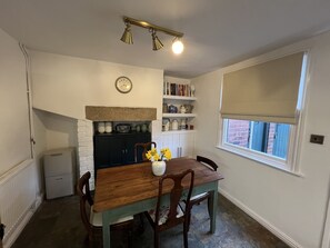 Dining - Beautiful Cottage - Belper, in the heart of Stunning Derbyshire (Belper)