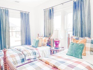 5 habitaciones, tabla de planchar con plancha, wifi y ropa de cama 