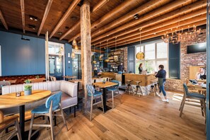 Lunsj og middag serveres