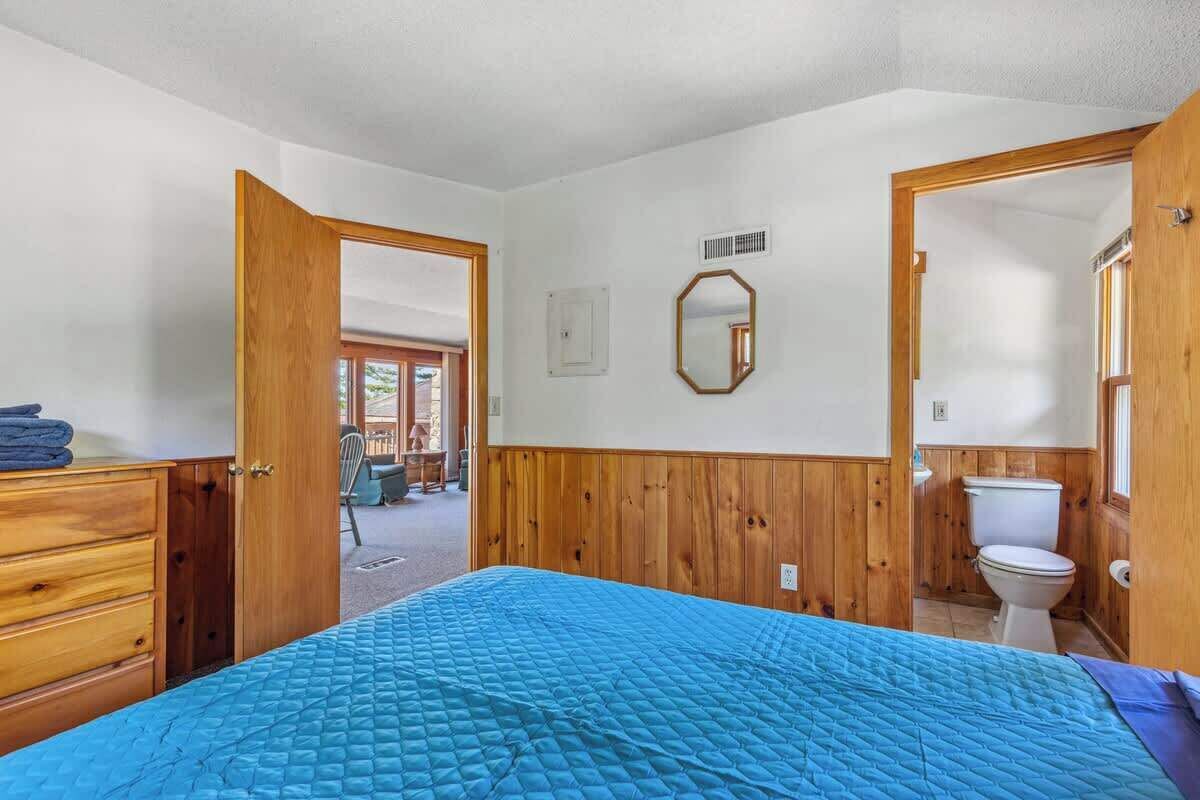 2 bedrooms, iron/ironing board, travel cot, free WiFi