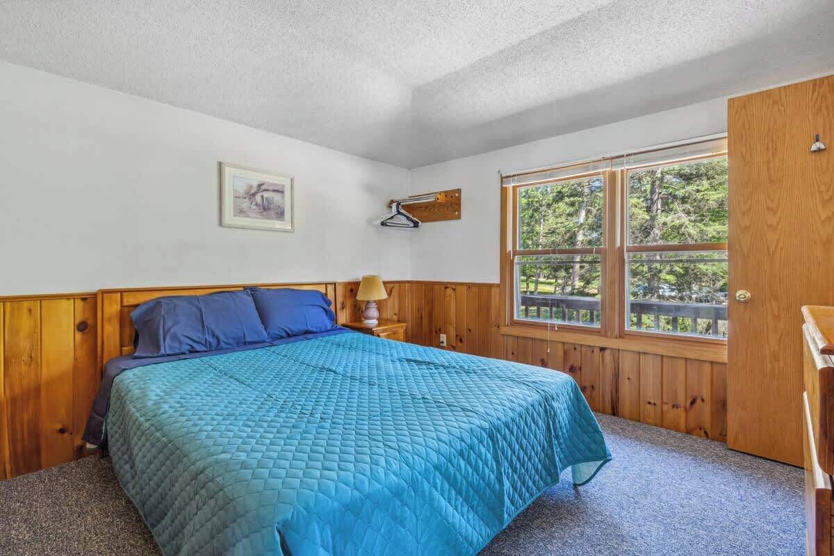 2 bedrooms, iron/ironing board, travel crib, free WiFi