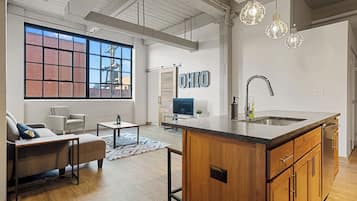 Standard-huoneisto, 2 makuuhuonetta | Yksityinen keittiö | Jääkaappi, mikroaaltouuni, uuni