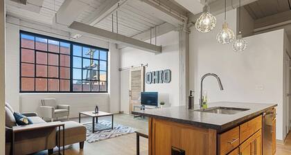 2125 Superior Living