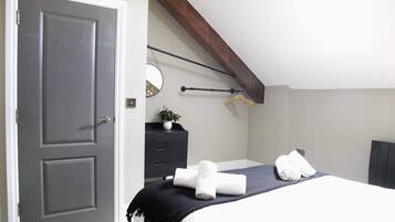 2 bedrooms, iron/ironing board, free WiFi, bed sheets