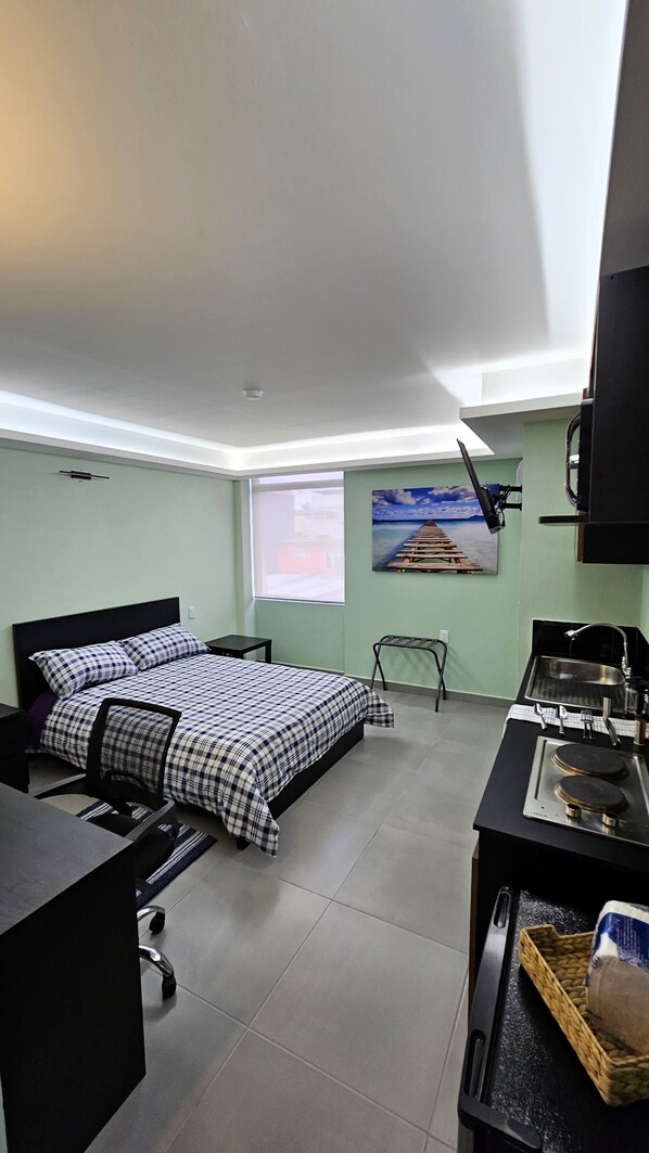 Classic Apartment | 1 bedroom, in-room safe, desk, laptop workspace