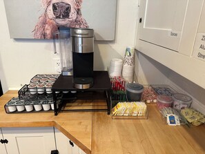 Dining - The Best House. 1 mile to Disneyland with a pool, hot tub, and game room. (Anaheim)