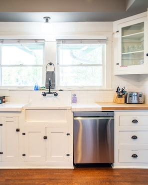 Fridge, microwave, oven, stovetop - The Best House. 1 mile to Disneyland with a pool, hot tub, and game room. (Anaheim)