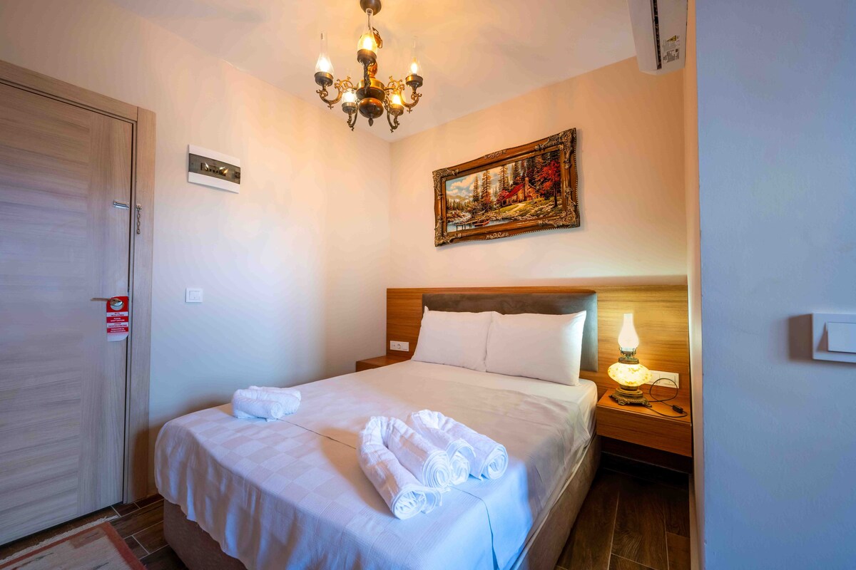 In-room safe, desk, laptop workspace, soundproofing