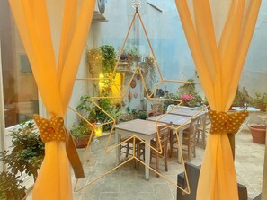 Rom – standard, bakgårdsutsikt | Terrasse/patio