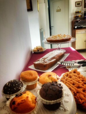 Free daily buffet breakfast  - Palazzo Salìa (Lecce)