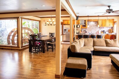 The Magic Forest House - 1mile to Disneyland family friendly House with a pool.