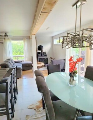 Dining - Superbe Chalet au Bord D'un lac (Rawdon)