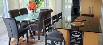 Superbe Chalet au Bord D'un lac