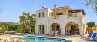 Villa Isychia by Villa Plus