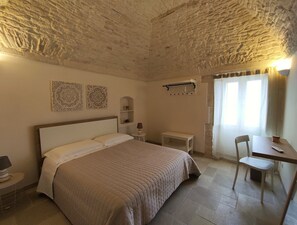 3 chambres, bureau, Wi-Fi, literie fournie