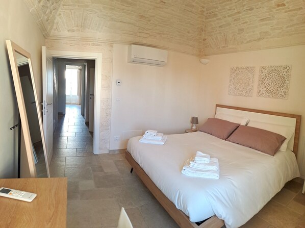 3 chambres, bureau, Wi-Fi, literie fournie