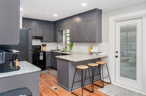 Renovated Family Home, Fenced Yard 3 Bedroom