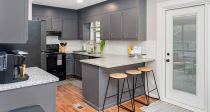 Renovated Family Home, Fenced Yard 3 Bedroom