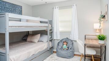 3 bedrooms, desk, iron/ironing board, travel crib