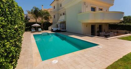 Room-guest Apartment Within a Villa in L