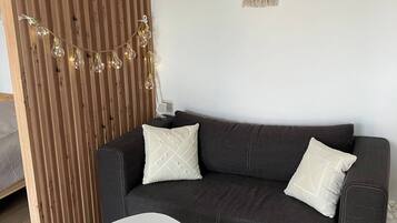 Căn hộ, 1 phòng ngủ, quang cảnh vườn | Khu phòng khách