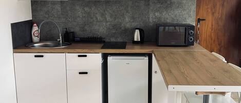 Apartment, 1 Bedroom, Garden View | Interior