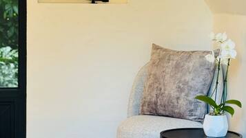 Panorama huisje, uitzicht op heuvels | Woonruimte | Een printer